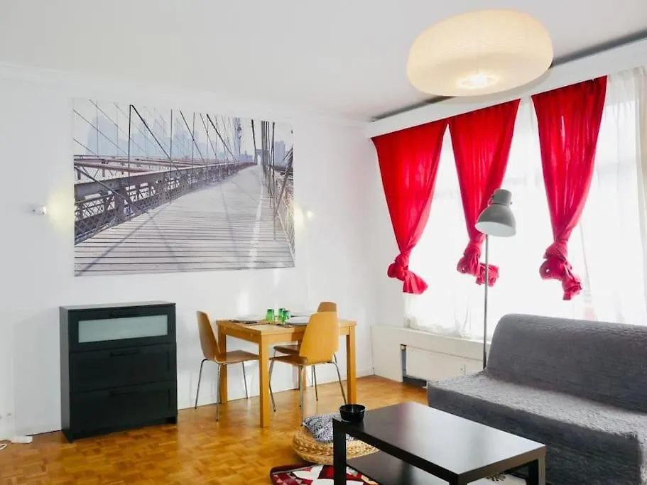 Ixelles: Superbe Appartement, Idealement Situe Брюссель